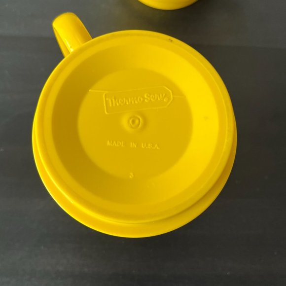 Set of 2 Yellow ThermoServ Stackable Mugs // Vintage 1970s-1980s // Made in USA - Picture 4 of 7